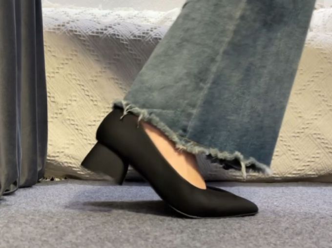 尖头 浅口鞋 皮革 