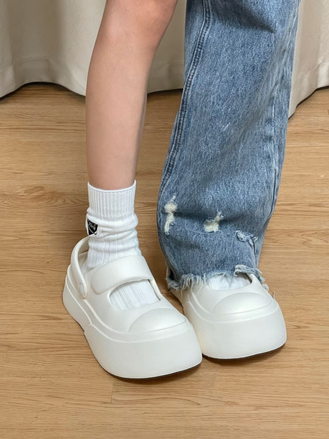 无帮 魔术贴  - VALI鞋履AI设计主图