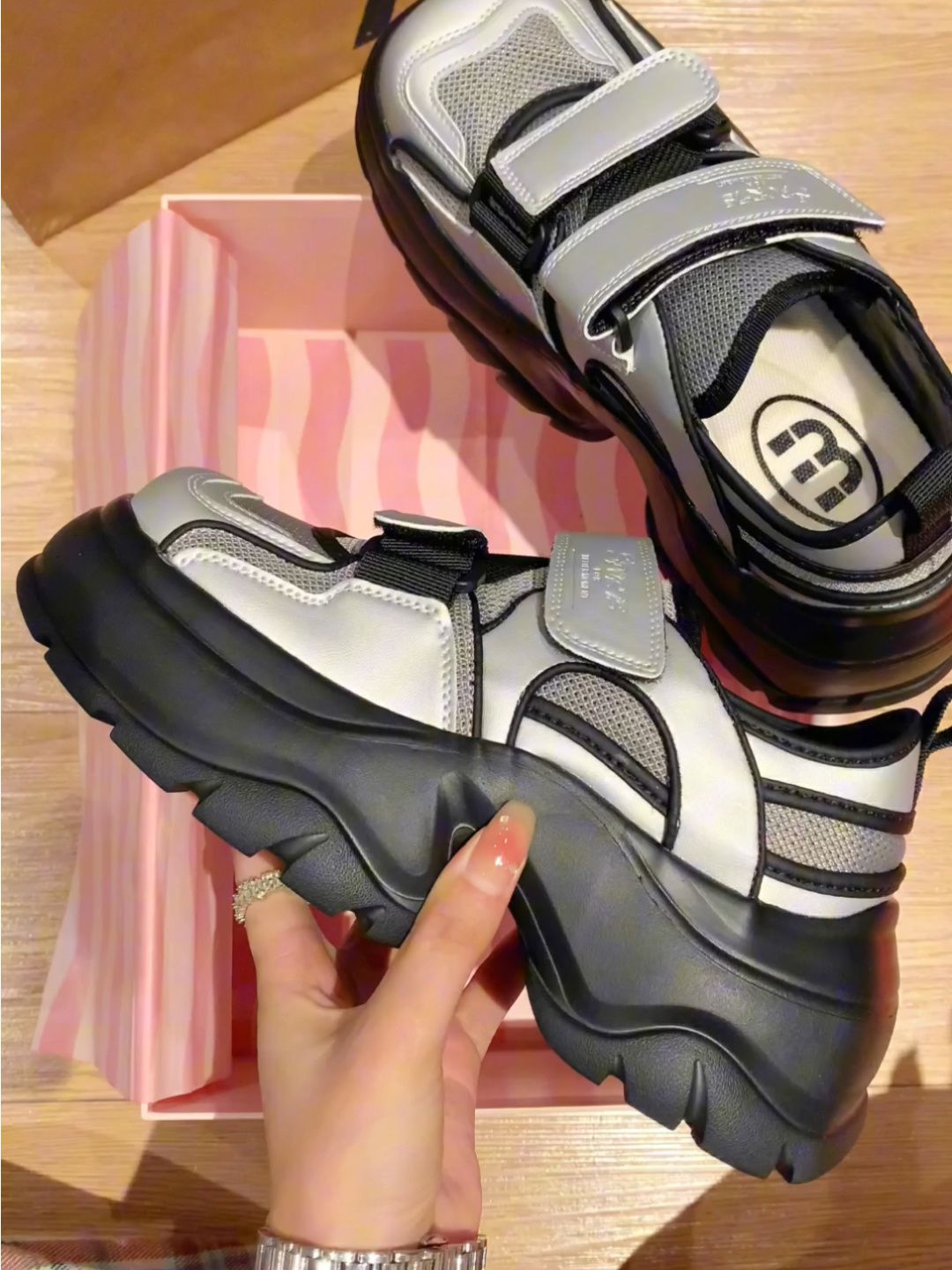 低帮 插扣  - VALI鞋履AI设计主图