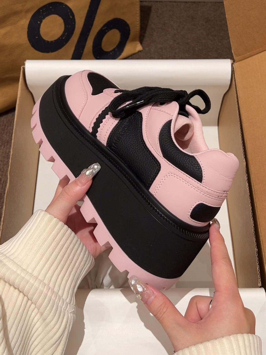 低帮 魔术贴 皮革  - VALI鞋履AI设计主图