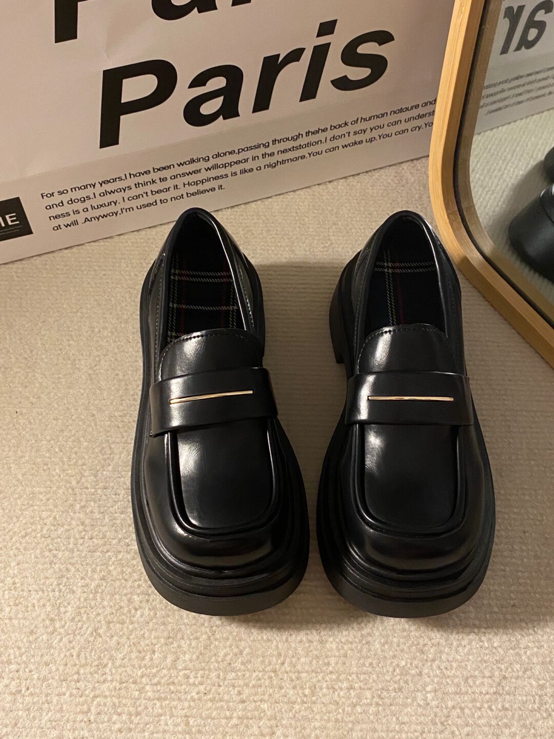 圆头 低帮 袢扣 深口鞋 皮革  - VALI鞋履AI设计主图