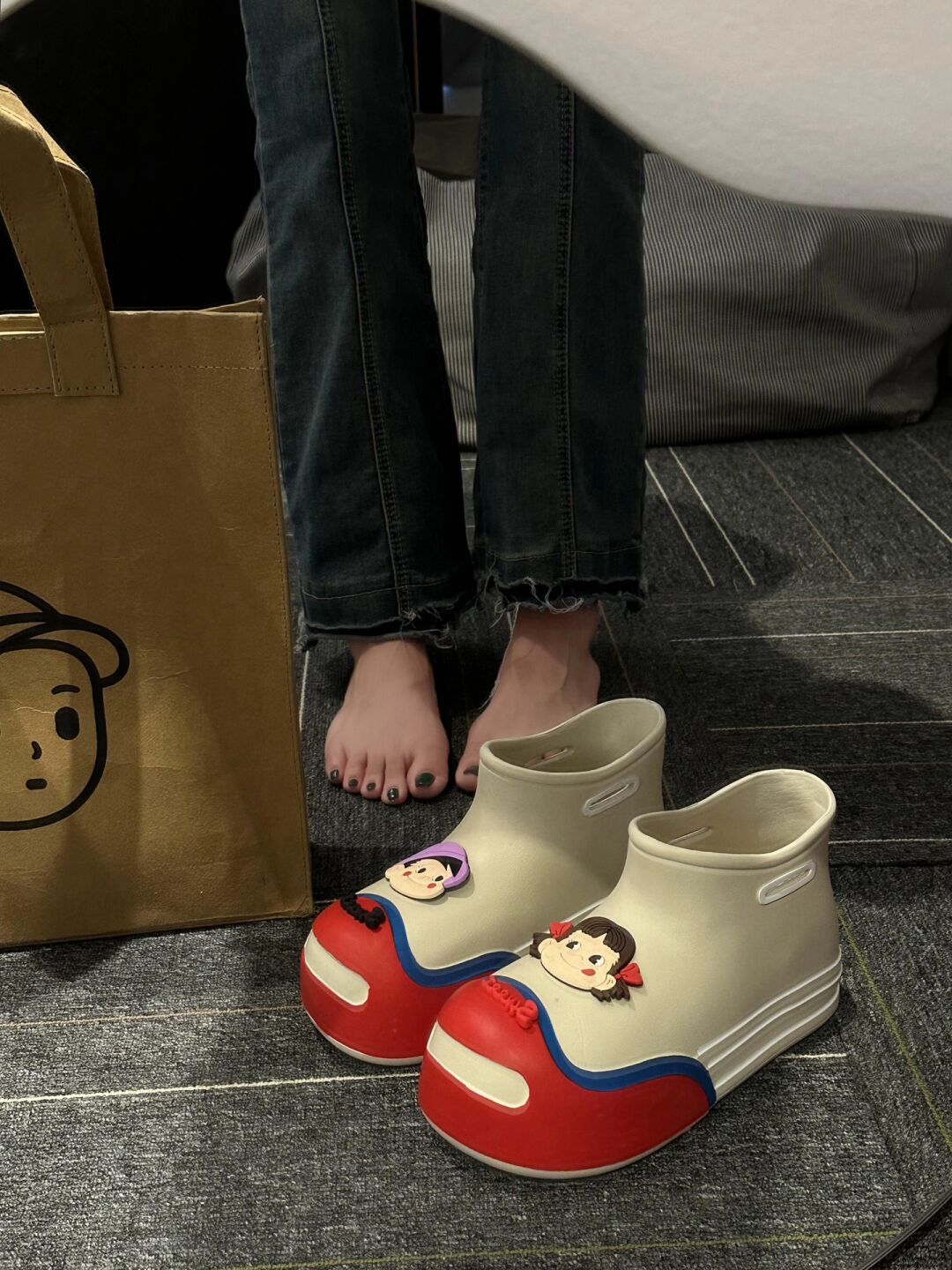 牛仔面料 洗水 毛边 酱黑色  - VALI鞋履AI设计主图