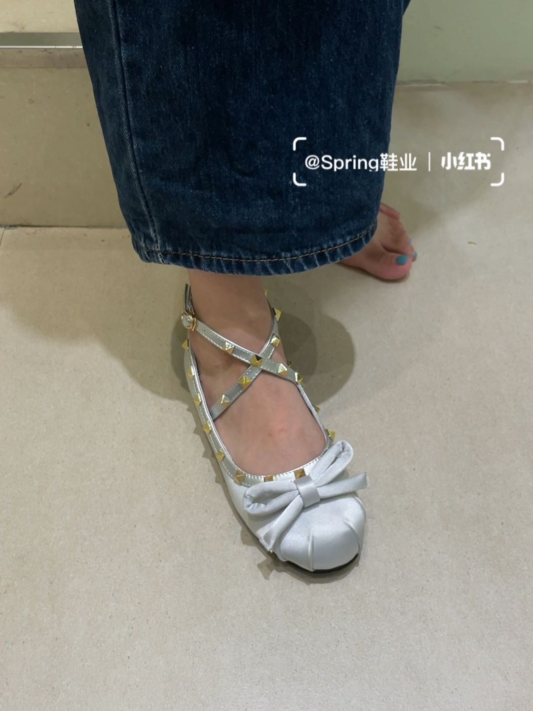 异形头-分趾 袢扣 中口鞋 皮革  - VALI鞋履AI设计主图