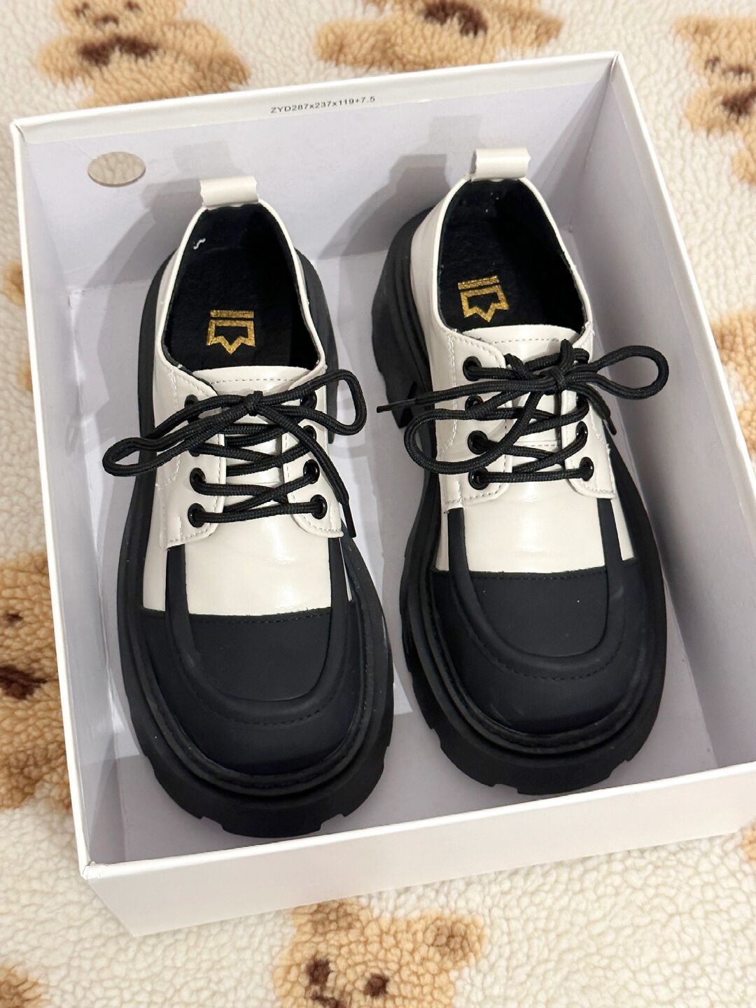 圆头 系带 皮革  - VALI鞋履AI设计主图