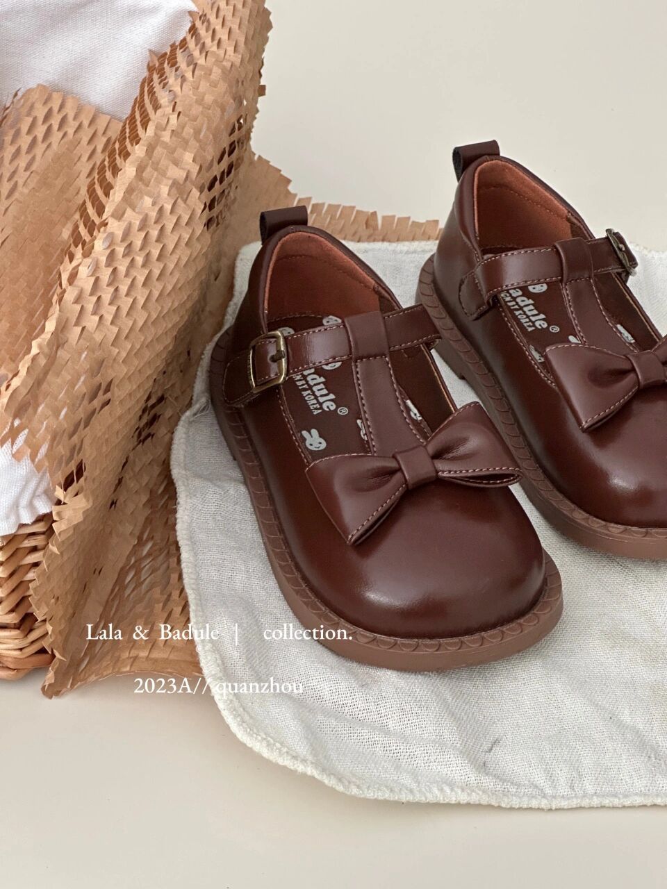 圆头 袢扣 中口鞋 皮革  - VALI鞋履AI设计主图