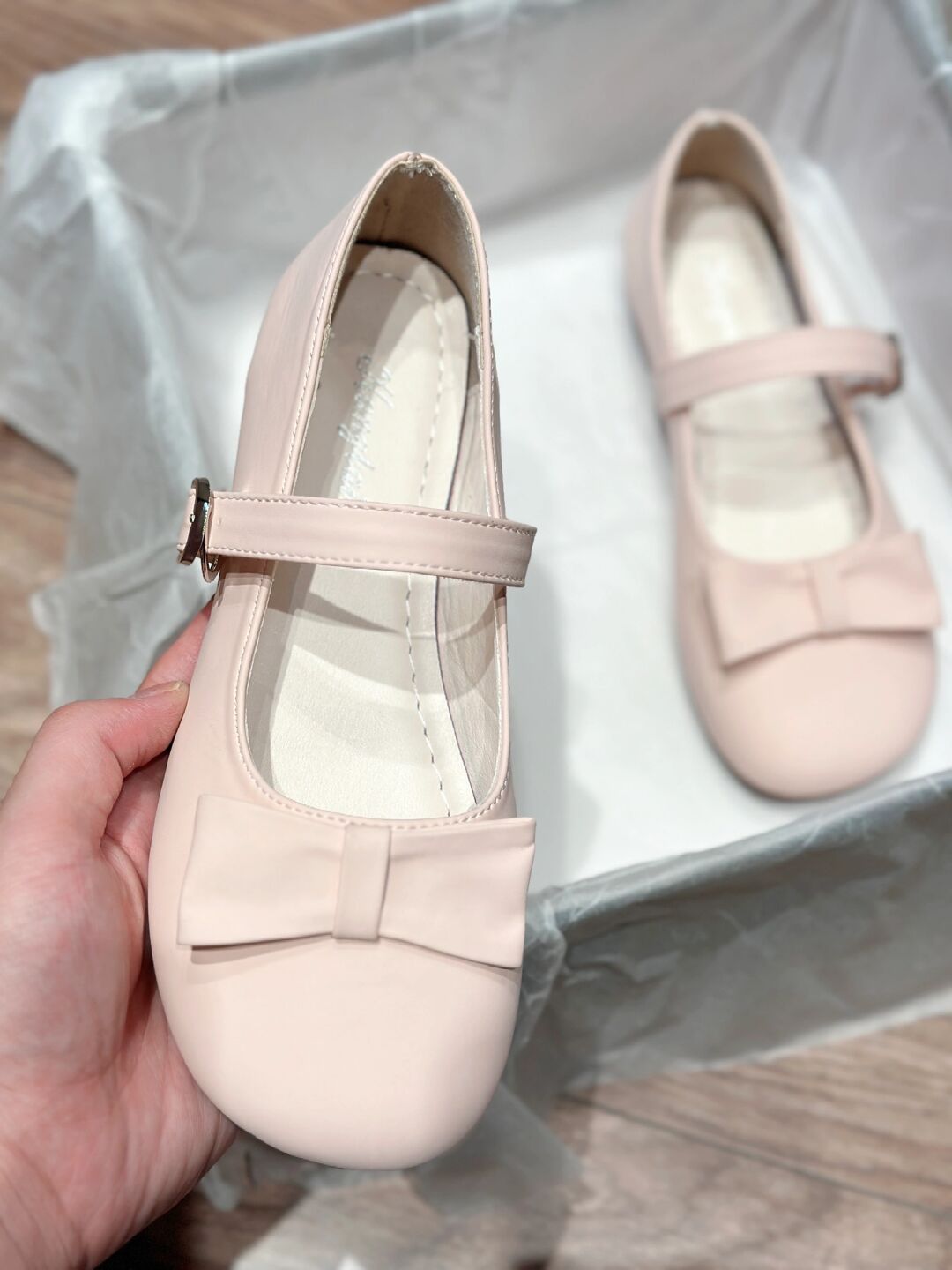 圆头 袢扣 中口鞋 皮革  - VALI鞋履AI设计主图