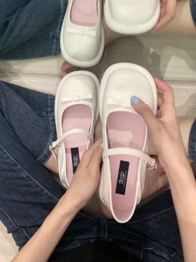 圆头 袢扣 浅口鞋 皮革 