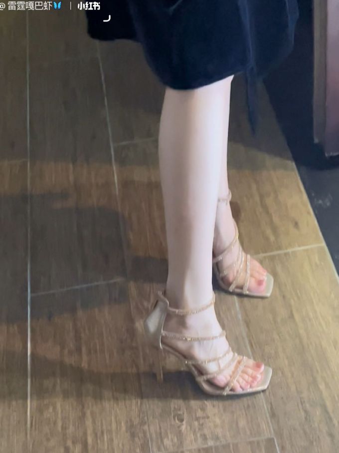 中跟 细跟 无帮 袢扣 皮革 