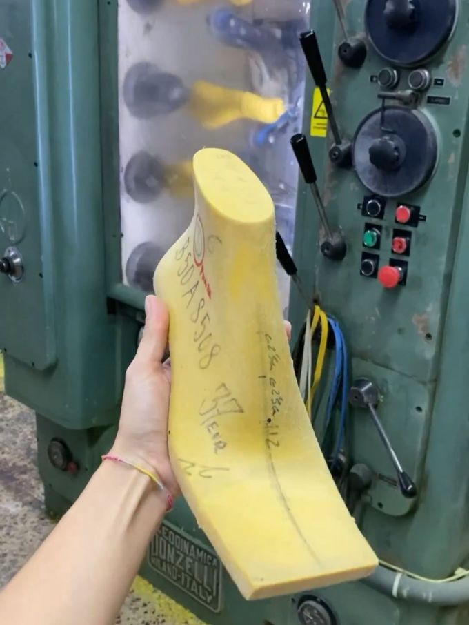 方头 无帮 皮革 