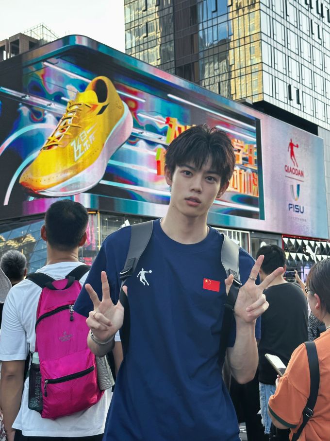 针织面料 H型 圆形领 文字图案 标志图案 撞色/渐变 印花 波塞冬蓝 徽章 韩系休闲 休闲 