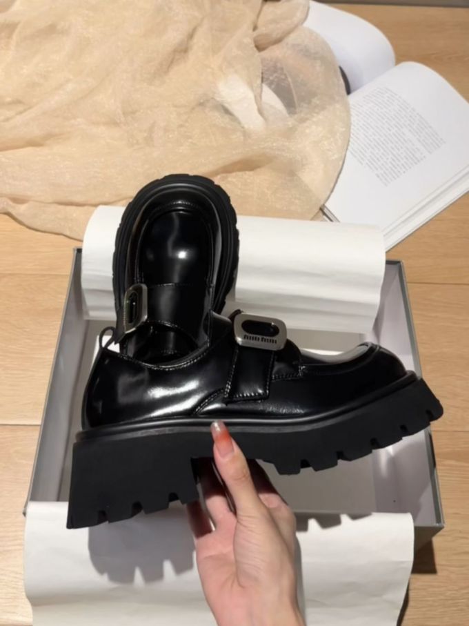 厚底 圆头 袢扣 深口鞋 皮革 