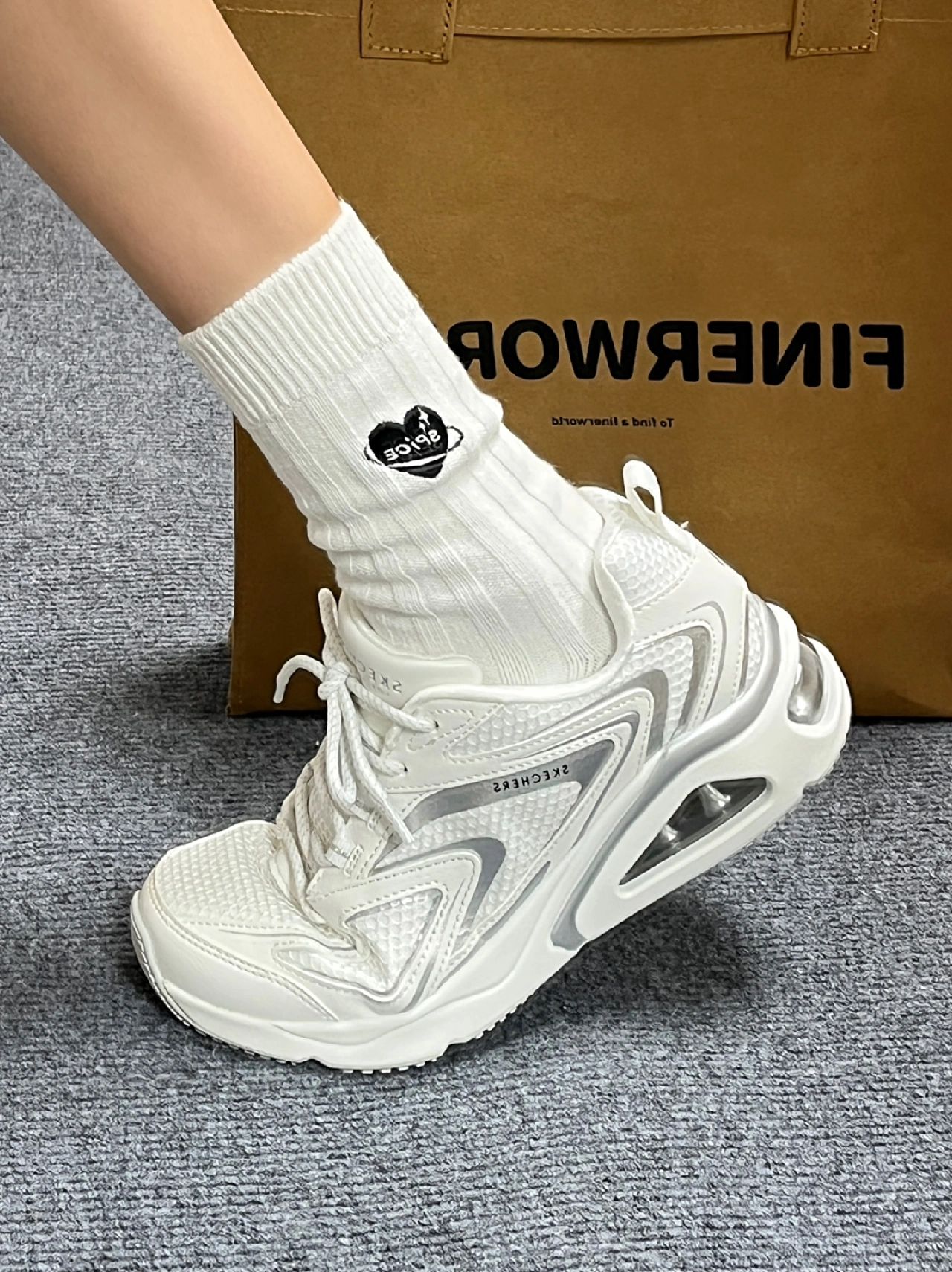 低帮 系带 魔术贴  - VALI鞋履AI设计主图