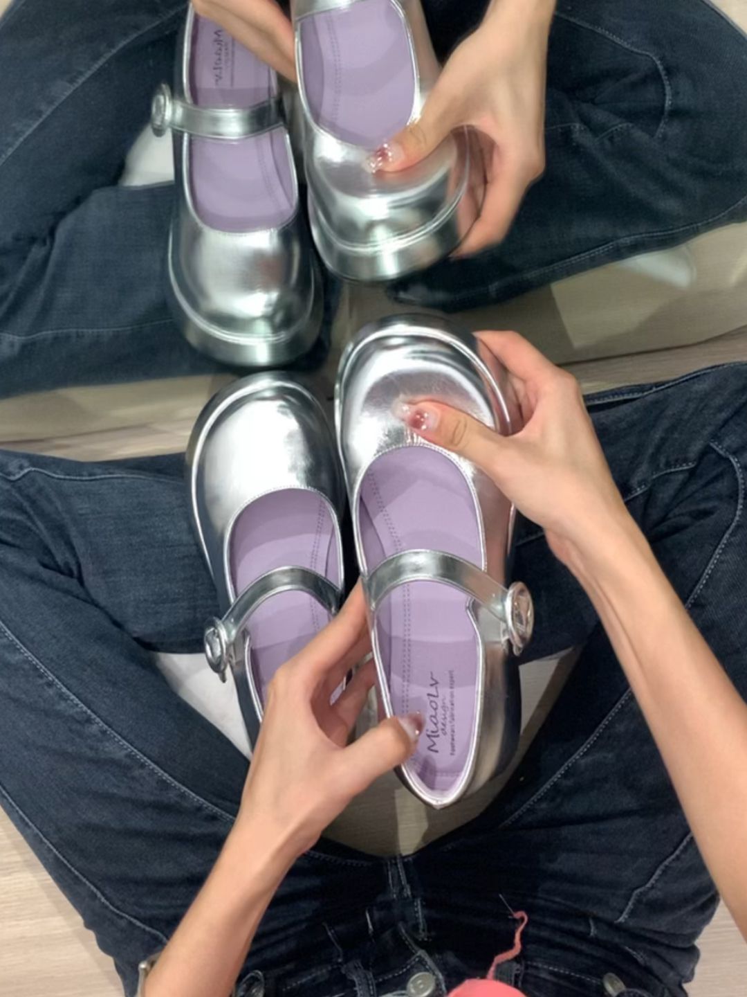 牛仔面料 洗水 深蓝黑色  - VALI鞋履AI设计主图