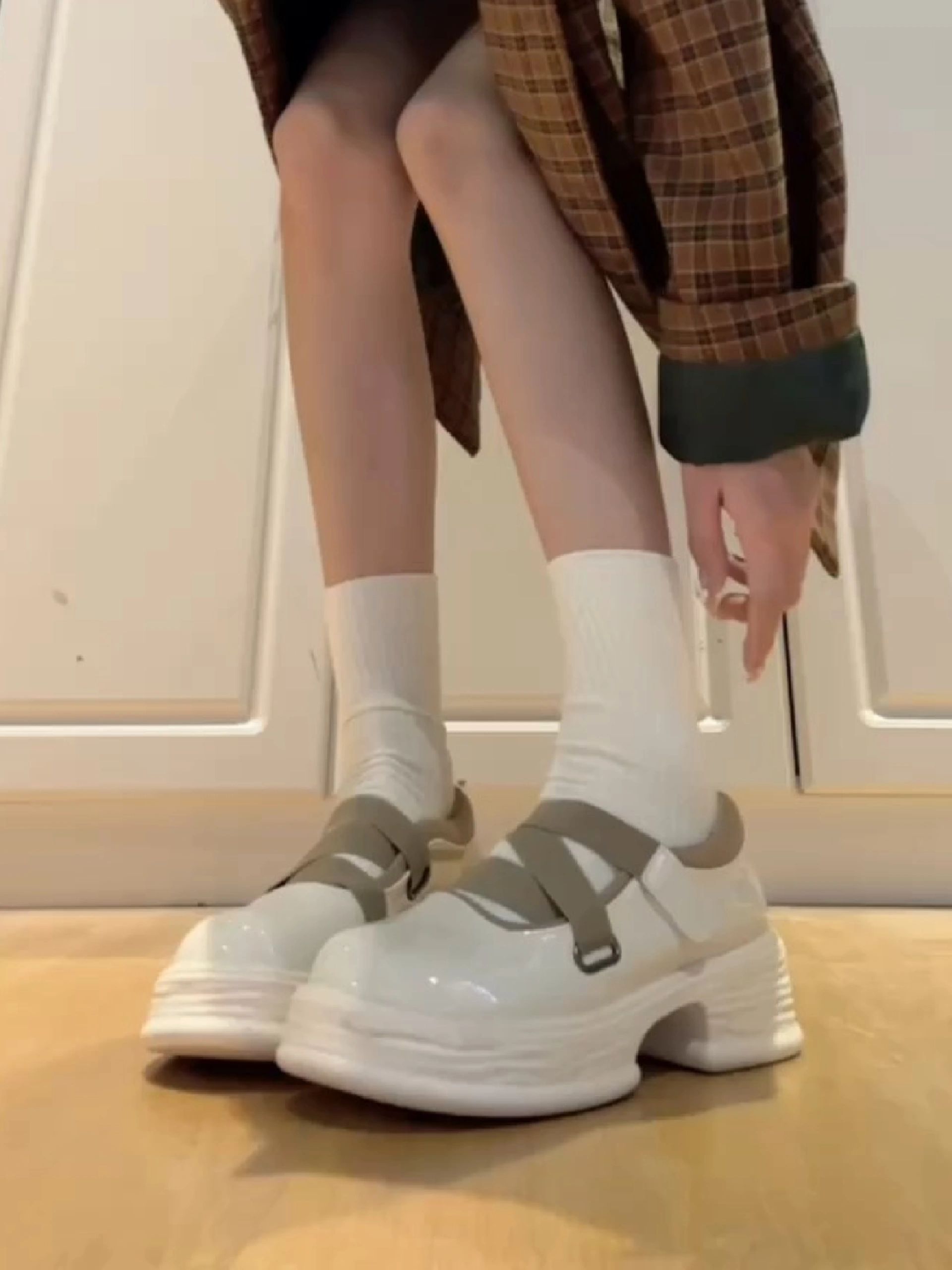 厚底 圆头 中口鞋 皮革  - VALI鞋履AI设计主图