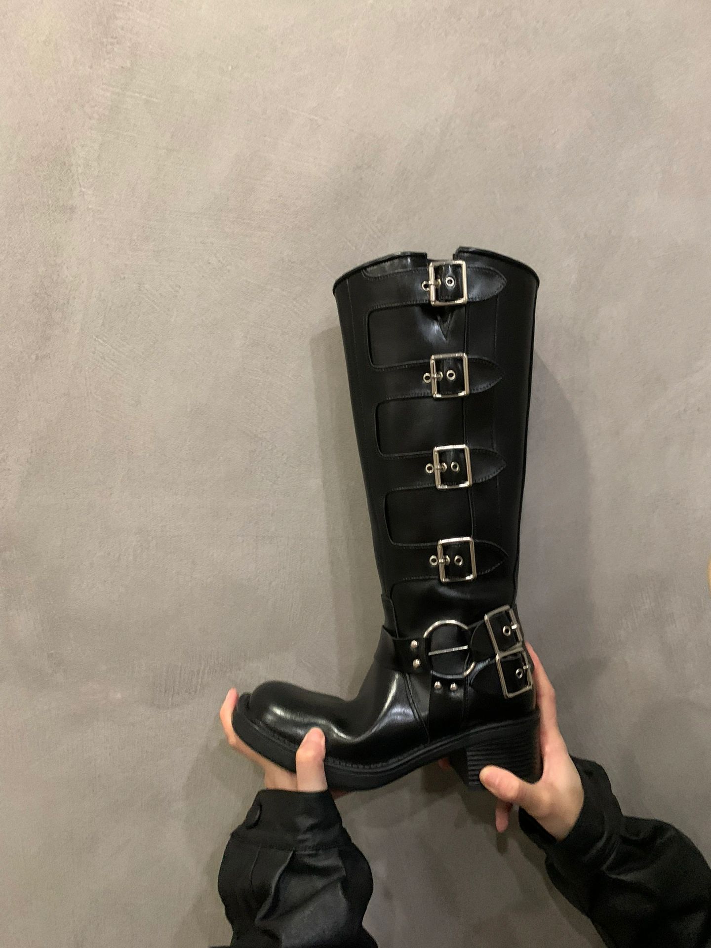 粗跟 袢扣 皮革  - VALI鞋履AI设计主图