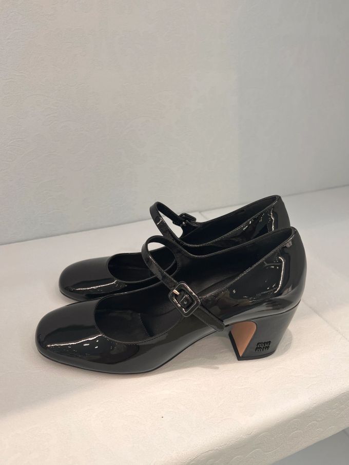 圆头 袢扣 中口鞋 皮革 