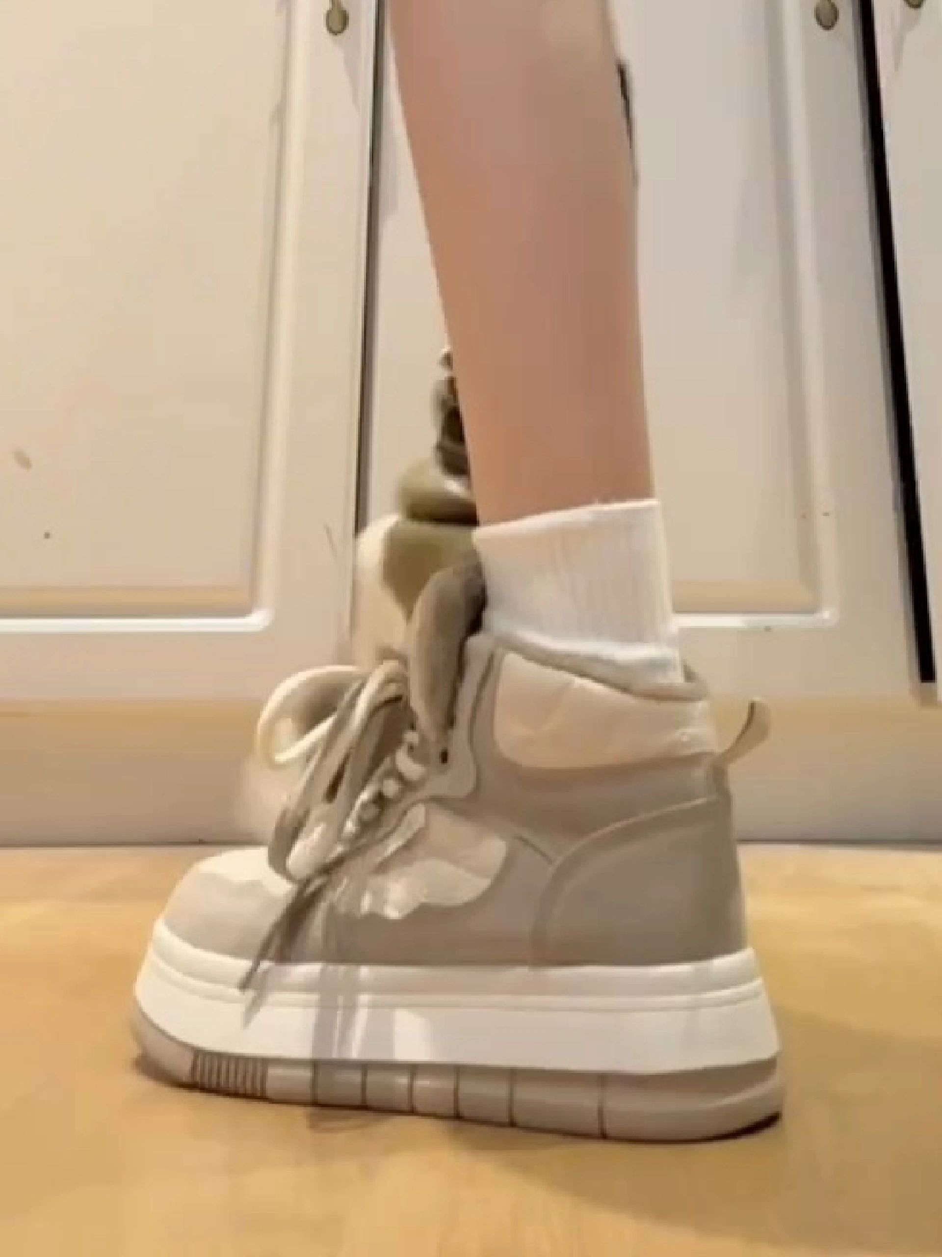 高帮 系带  - VALI鞋履AI设计主图