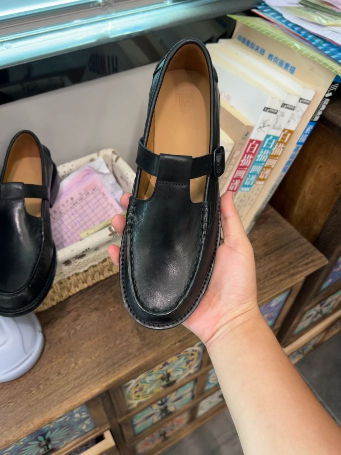 圆头 袢扣 深口鞋 皮革 