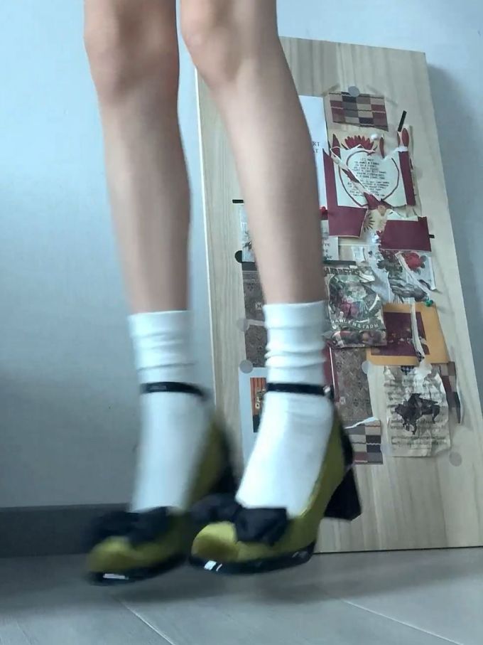中跟 粗跟 无帮 袢扣 皮革 