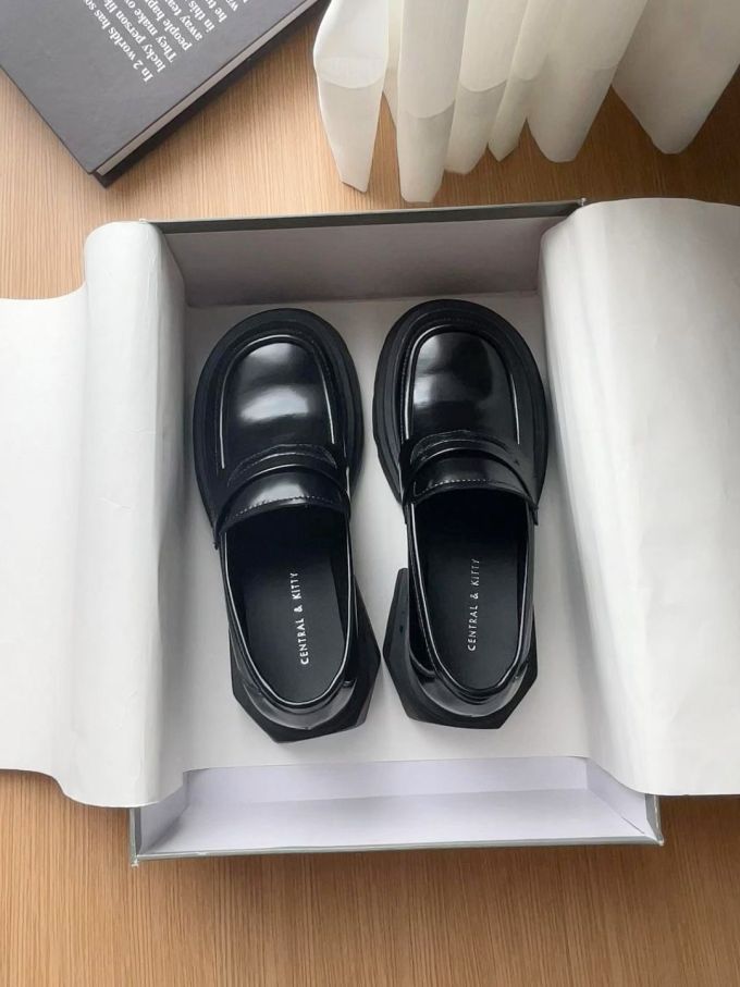 圆头 低帮 一脚蹬 深口鞋 皮革 