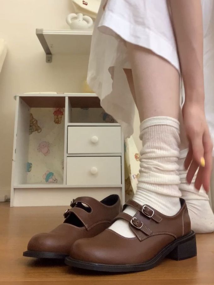 圆头 低帮 袢扣 深口鞋 皮革 