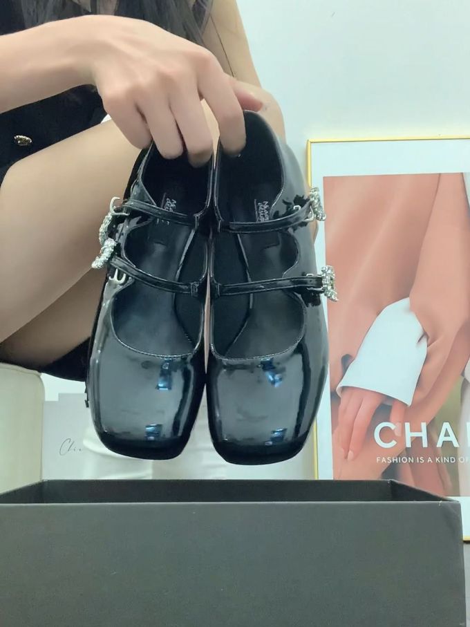 方头 袢扣 中口鞋 皮革 