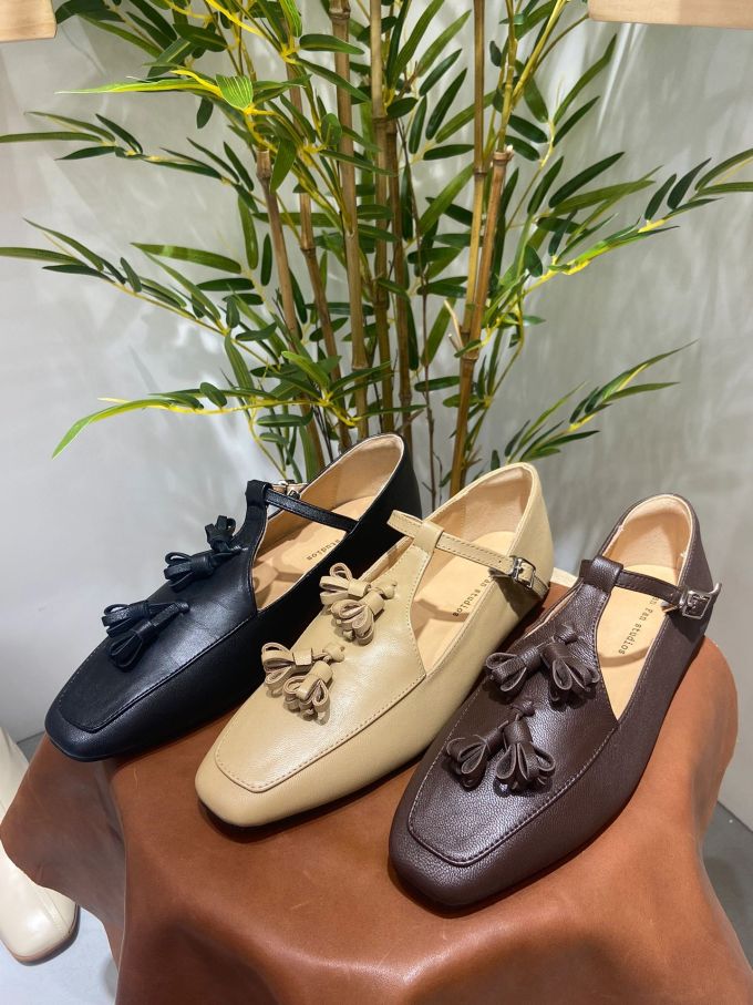 方头 袢扣 中口鞋 皮革