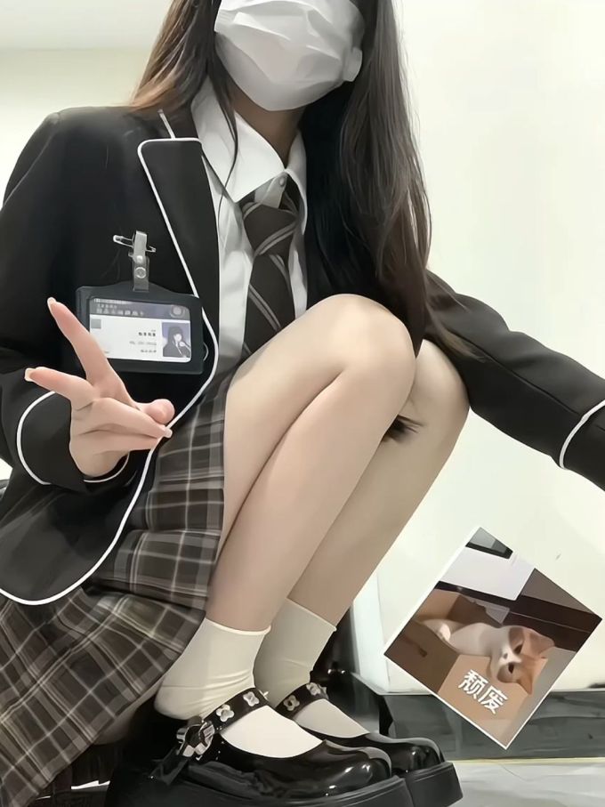 正装面料 H型 翻驳领 撞色/渐变 边缘装饰 海盗黑 基础扣饰 JK 
