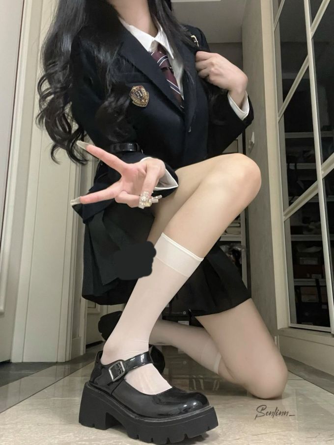 正装面料 H型 翻驳领 酱黑色 基础扣饰 学院风 