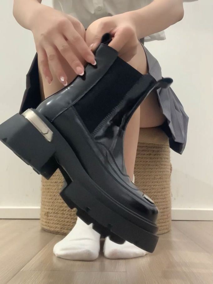 皮革 