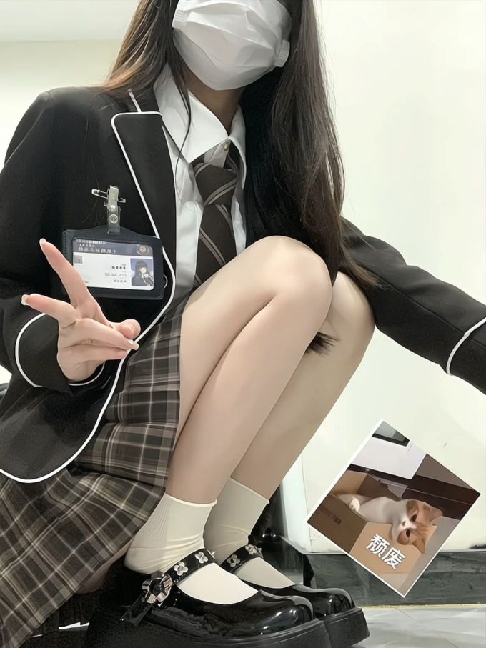 正装面料 H型 翻驳领 撞色/渐变 边缘装饰 海盗黑 基础扣饰 JK 