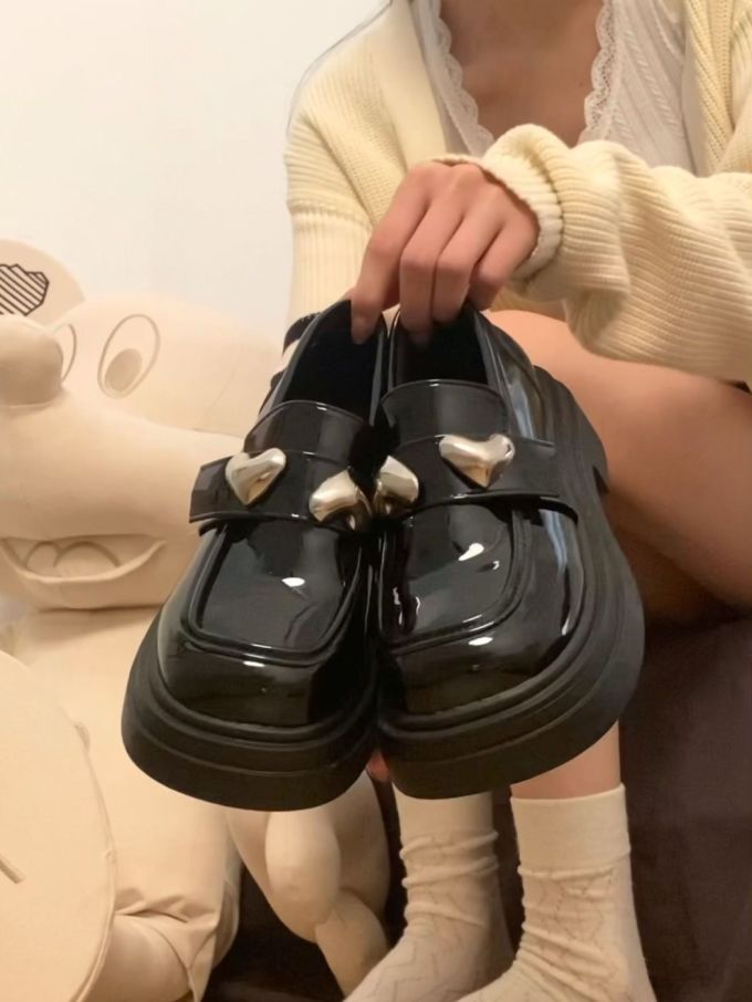 圆头 低帮 袢扣 深口鞋 皮革 