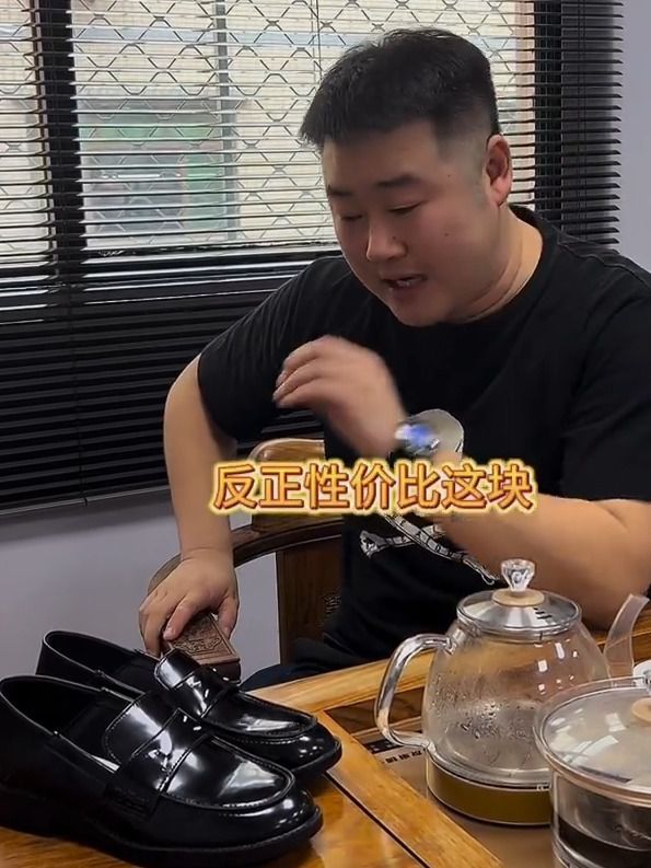 针织面料 圆形领 文字图案 夜空色 