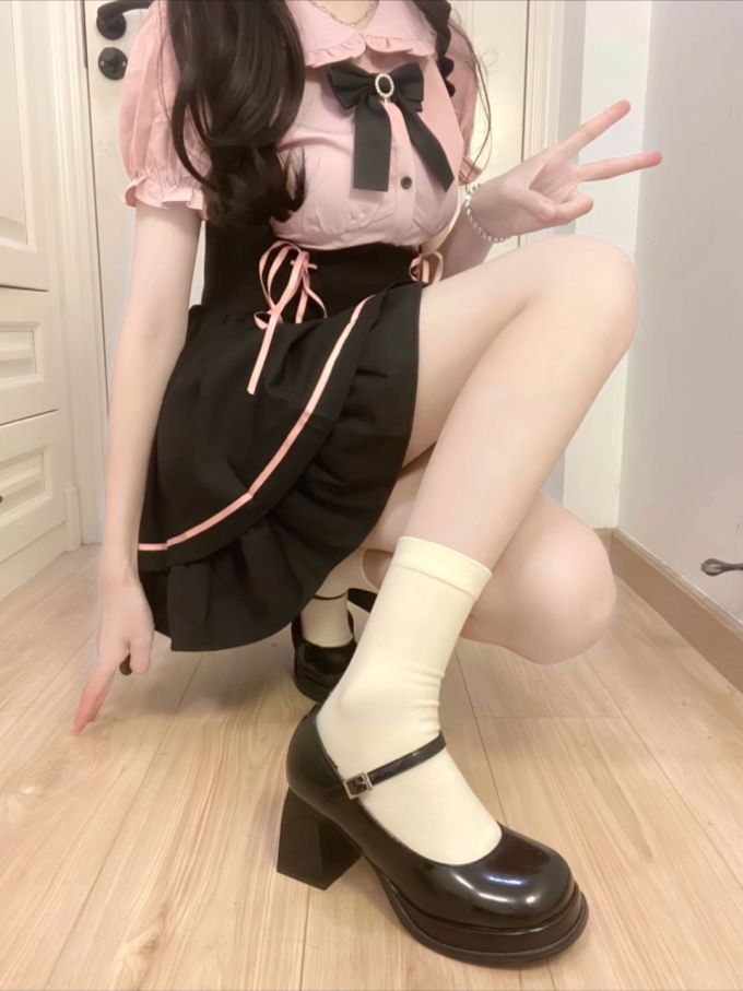 X型 打结-扭结 抽褶 边缘装饰 巧克力棕色 JK 甜妹风 甜美 