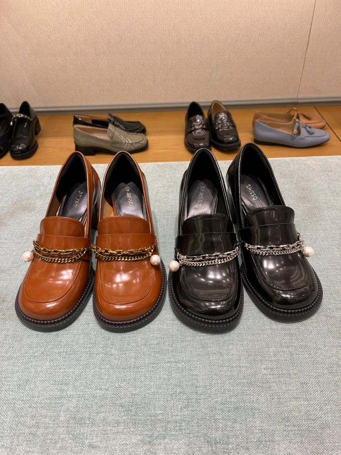 圆头 低帮 一脚蹬 深口鞋 皮革 
