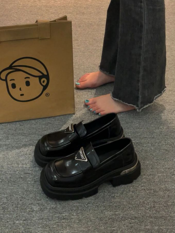 圆头 低帮 一脚蹬 深口鞋 皮革