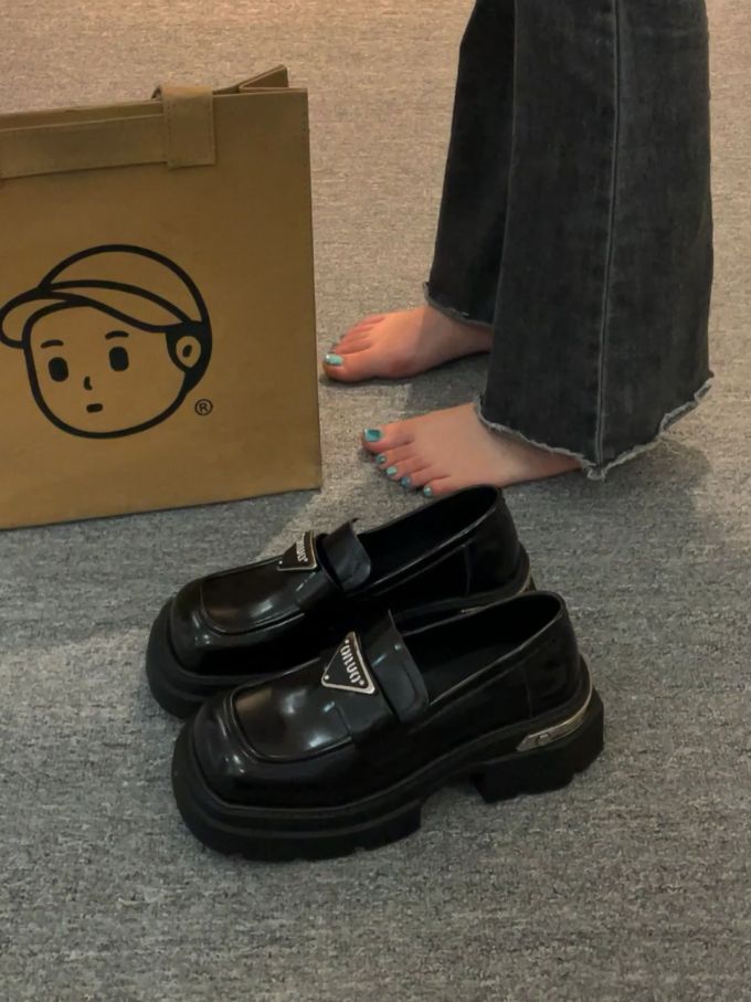 圆头 低帮 一脚蹬 深口鞋 皮革 