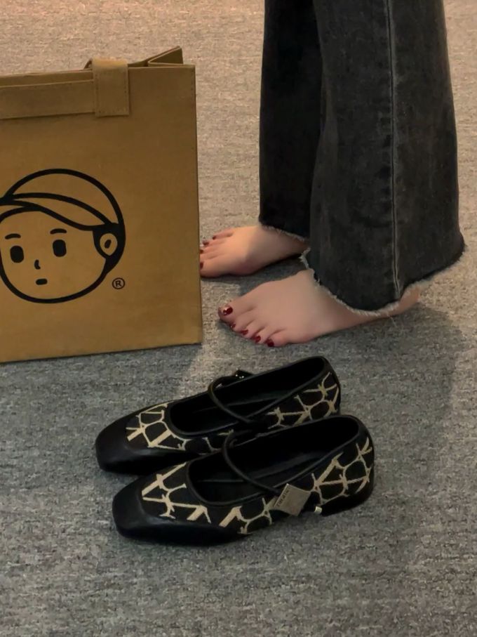 圆头 袢扣 中口鞋 皮革