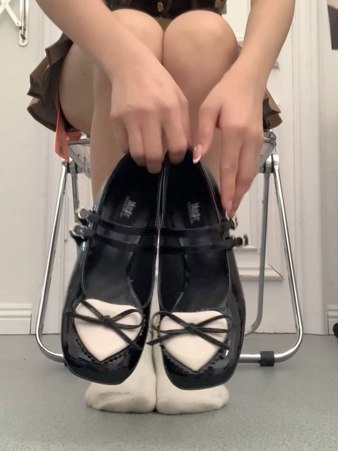 低帮 袢扣 中口鞋 皮革