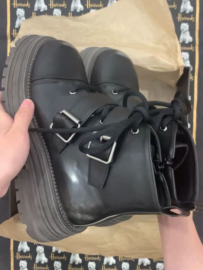 系带 袢扣 皮革