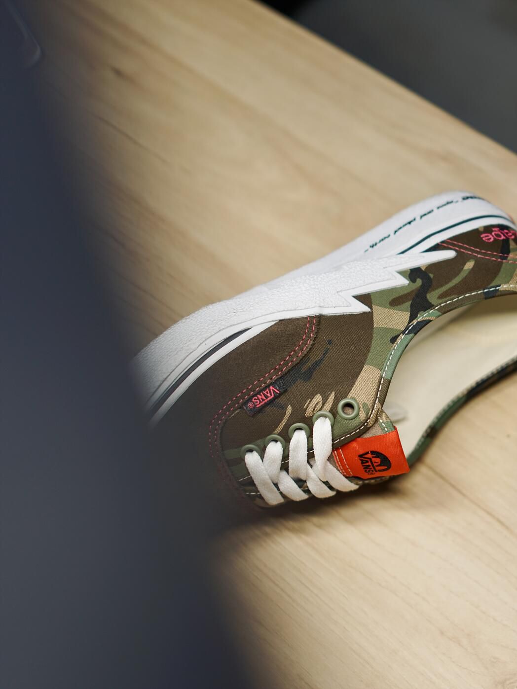 中帮  - VALI鞋履AI设计主图