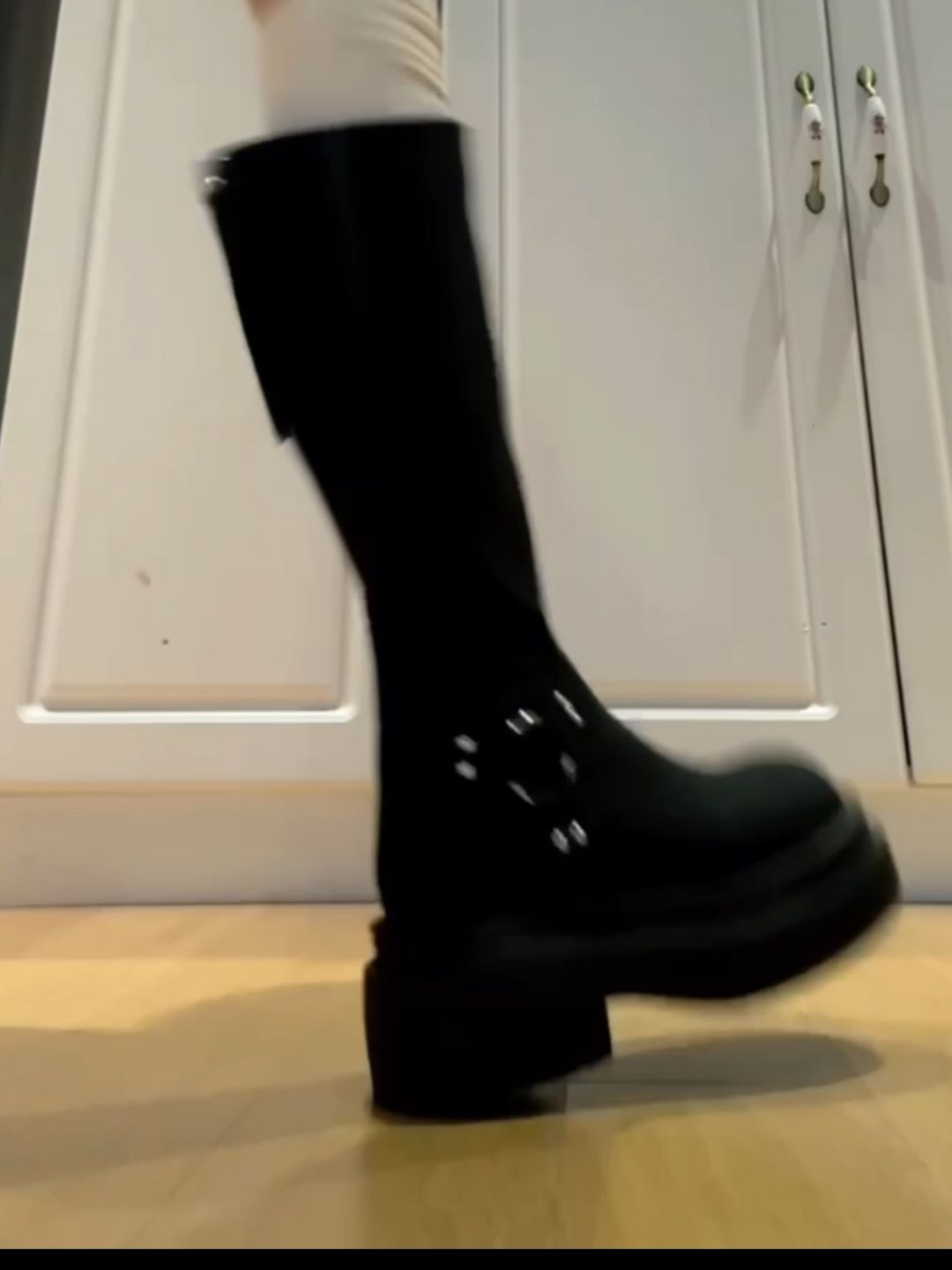  - VALI鞋履AI设计主图