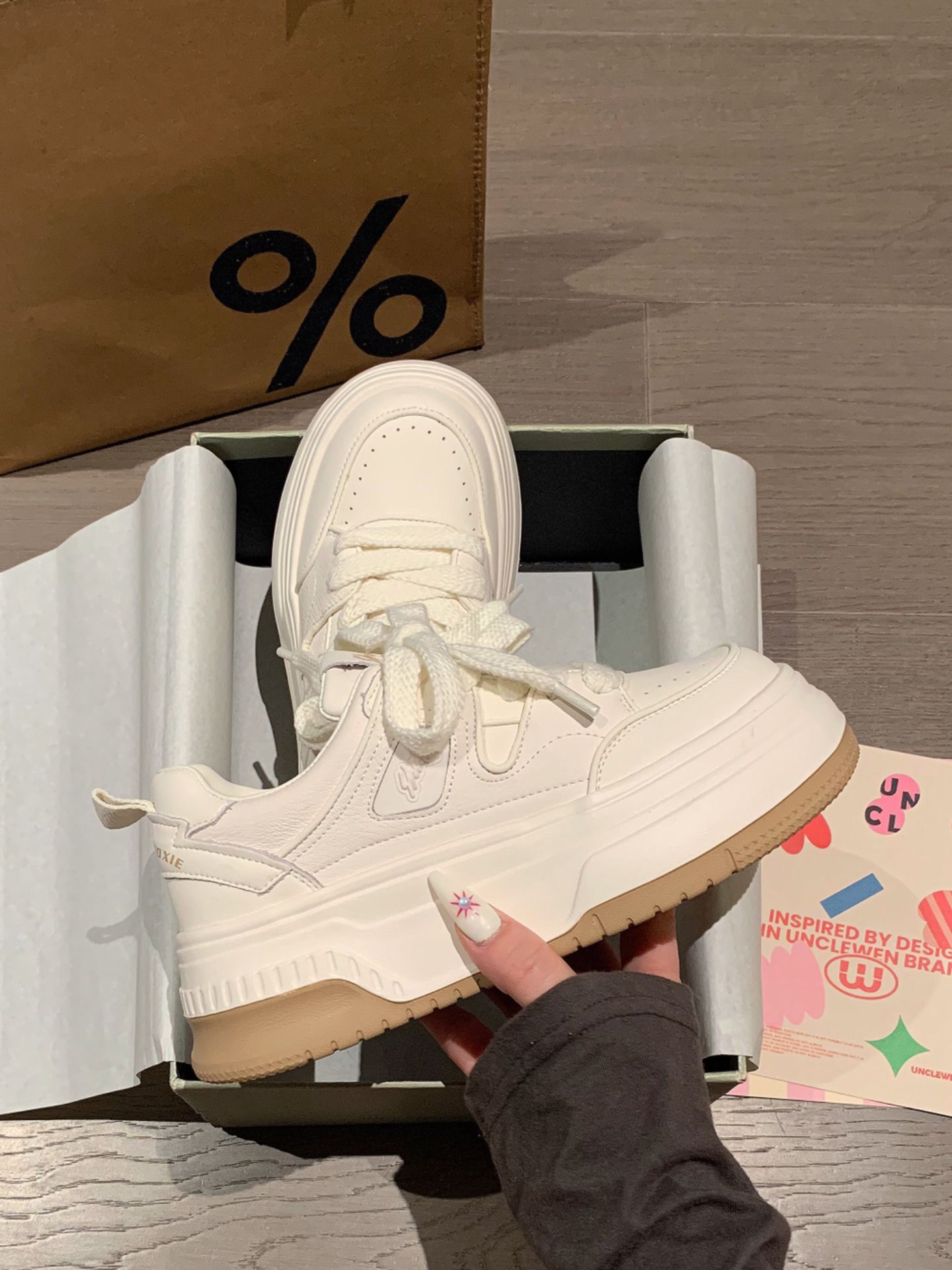 低帮 系带 皮革  - VALI鞋履AI设计主图