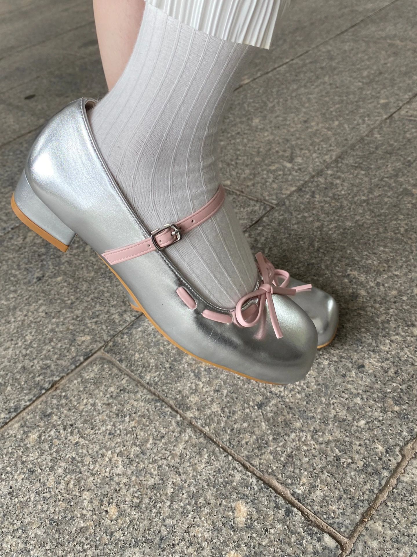 圆头 袢扣 浅口鞋 皮革  - VALI鞋履AI设计主图