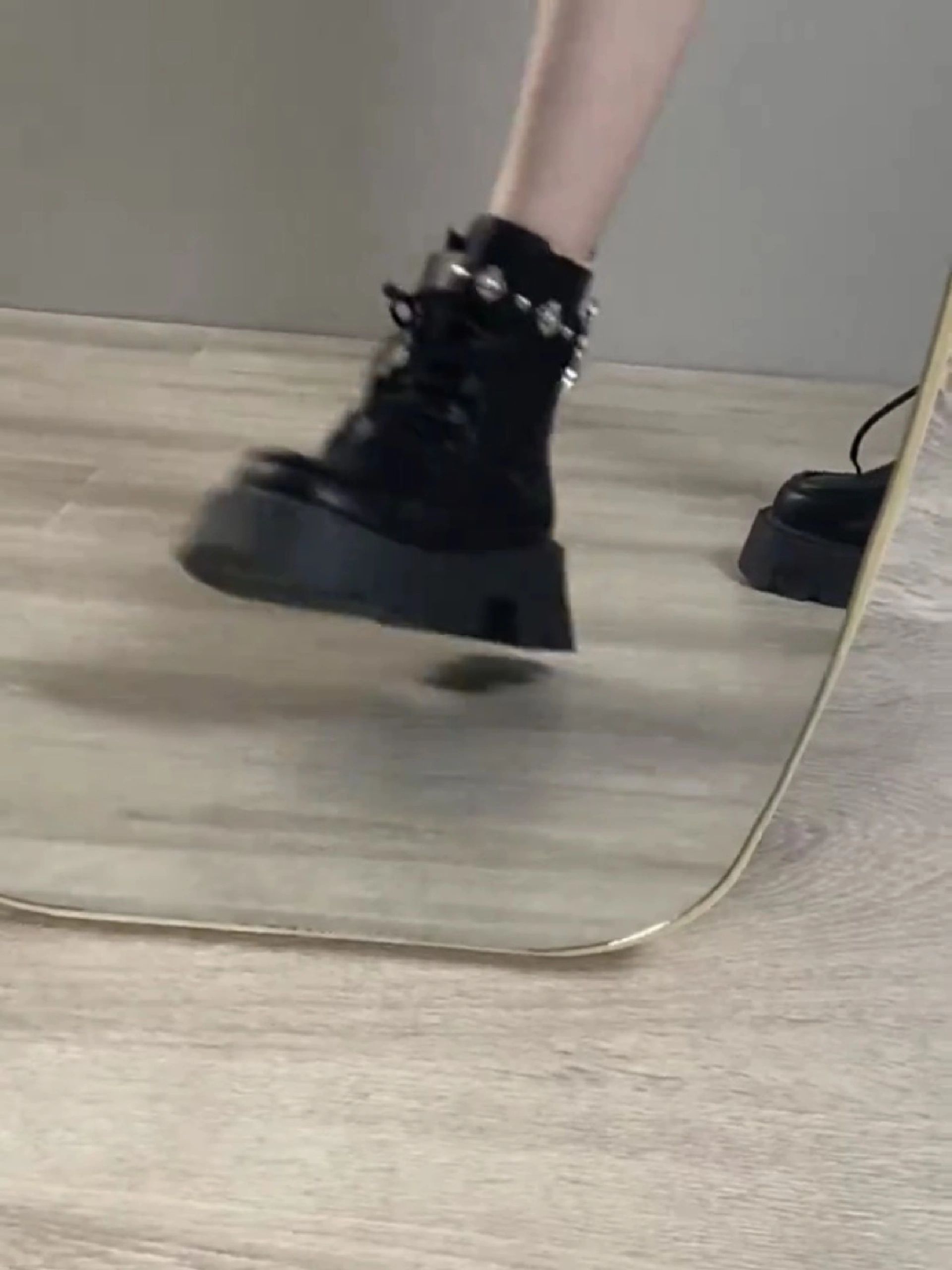 皮革  - VALI鞋履AI设计主图