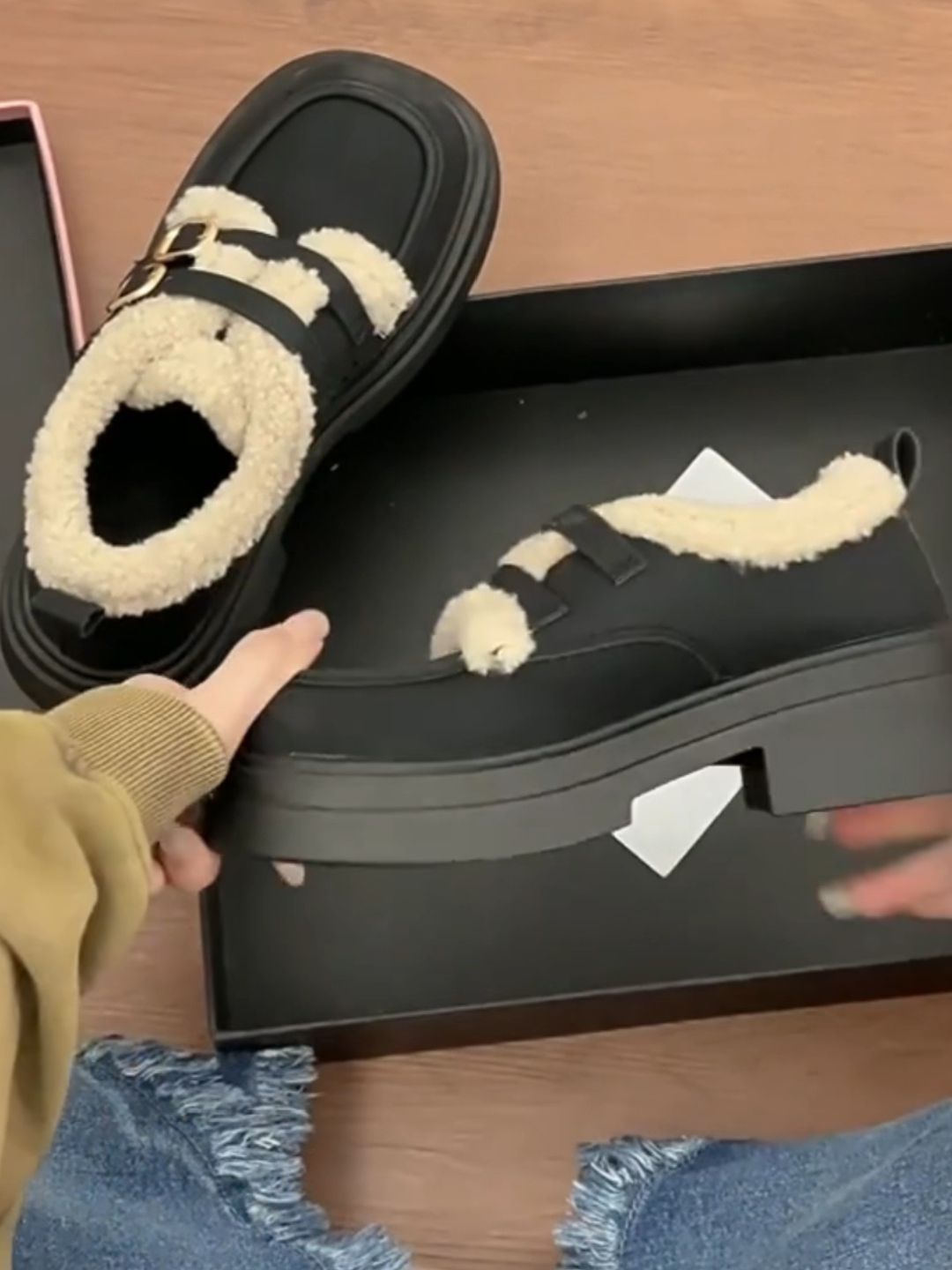 圆头 低帮 一脚蹬 袢扣  - VALI鞋履AI设计主图