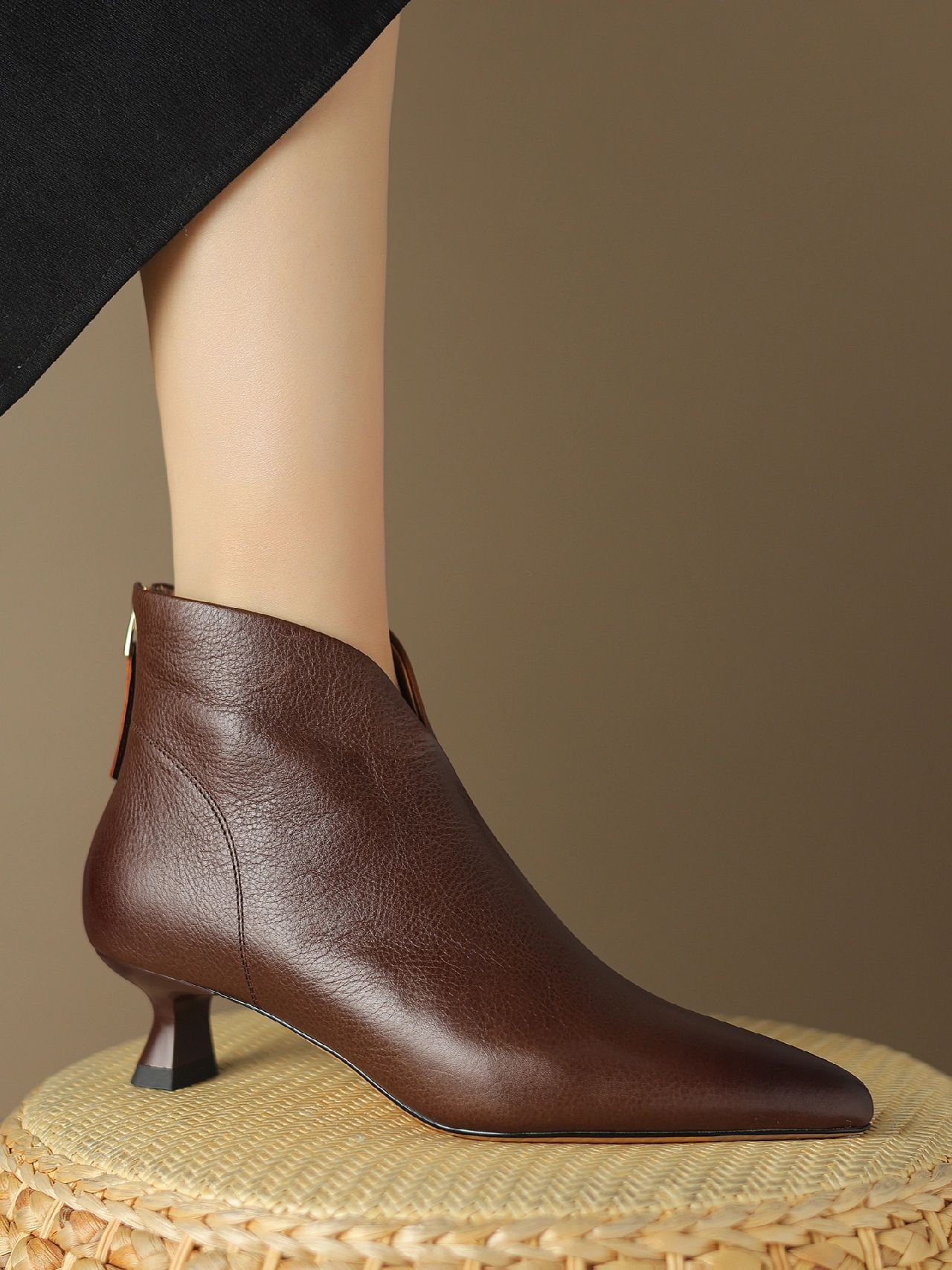 中跟 尖头 皮革  - VALI鞋履AI设计主图