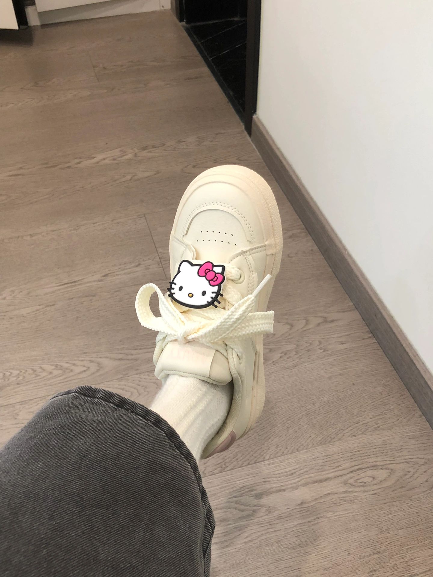 低帮 魔术贴 皮革  - VALI鞋履AI设计主图