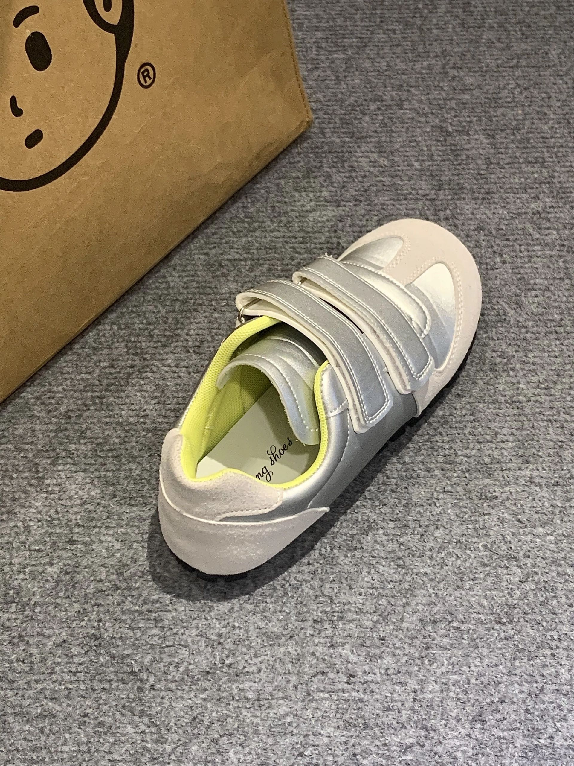 魔术贴 皮革  - VALI鞋履AI设计主图