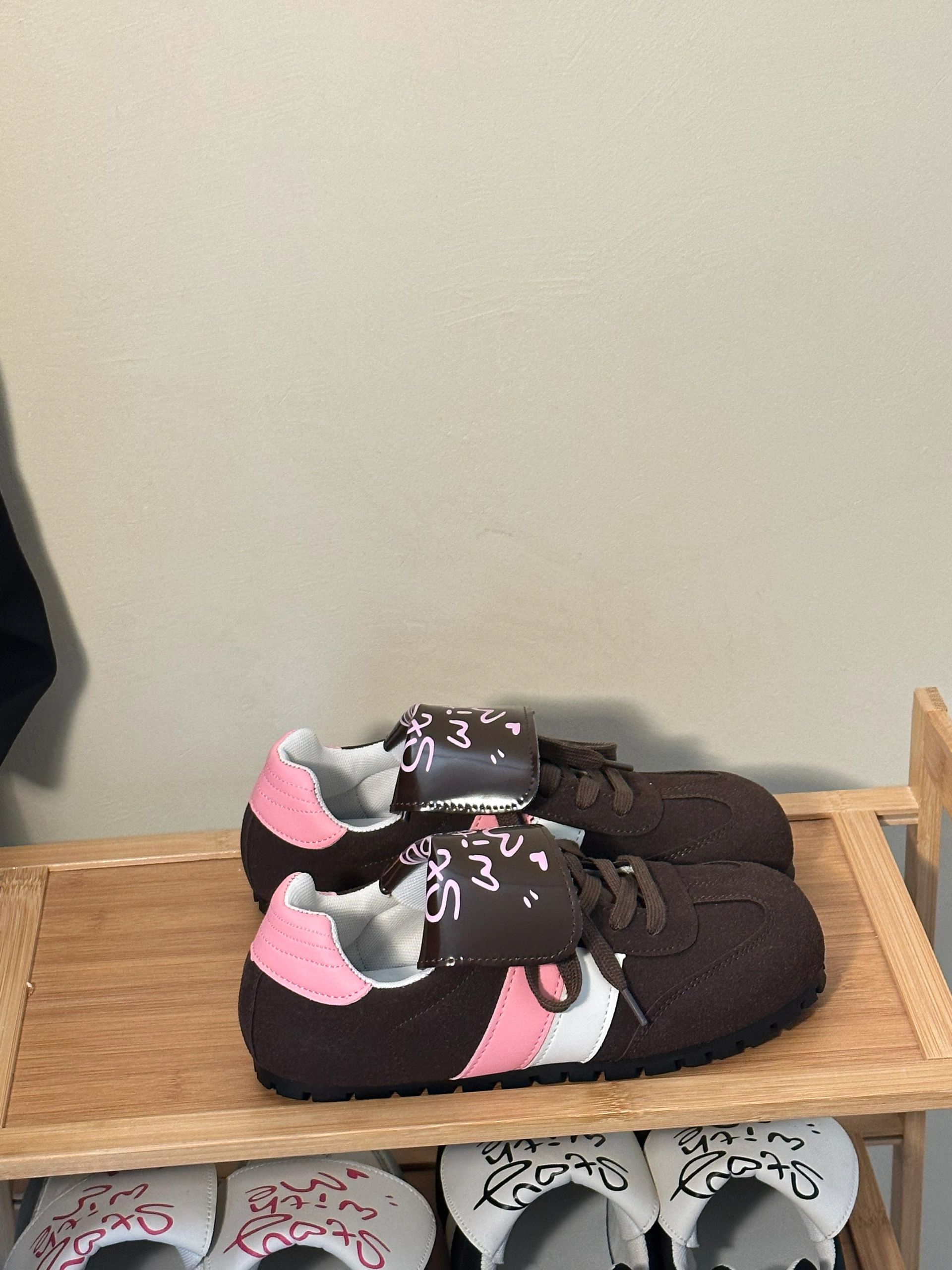 低帮 系带 魔术贴  - VALI鞋履AI设计主图